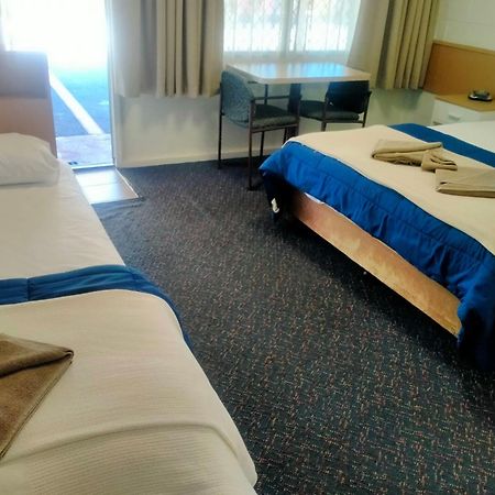 Oakey Motel Bagian luar foto