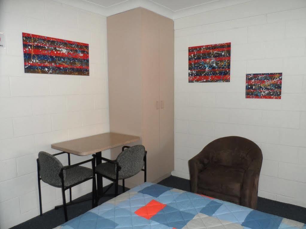 Oakey Motel Bagian luar foto